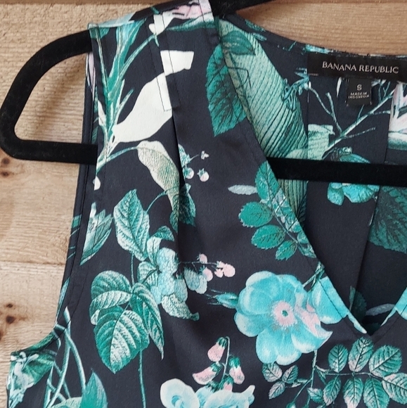 Banana Republic Green Floral Shell Size Small - Picture 3 of 5